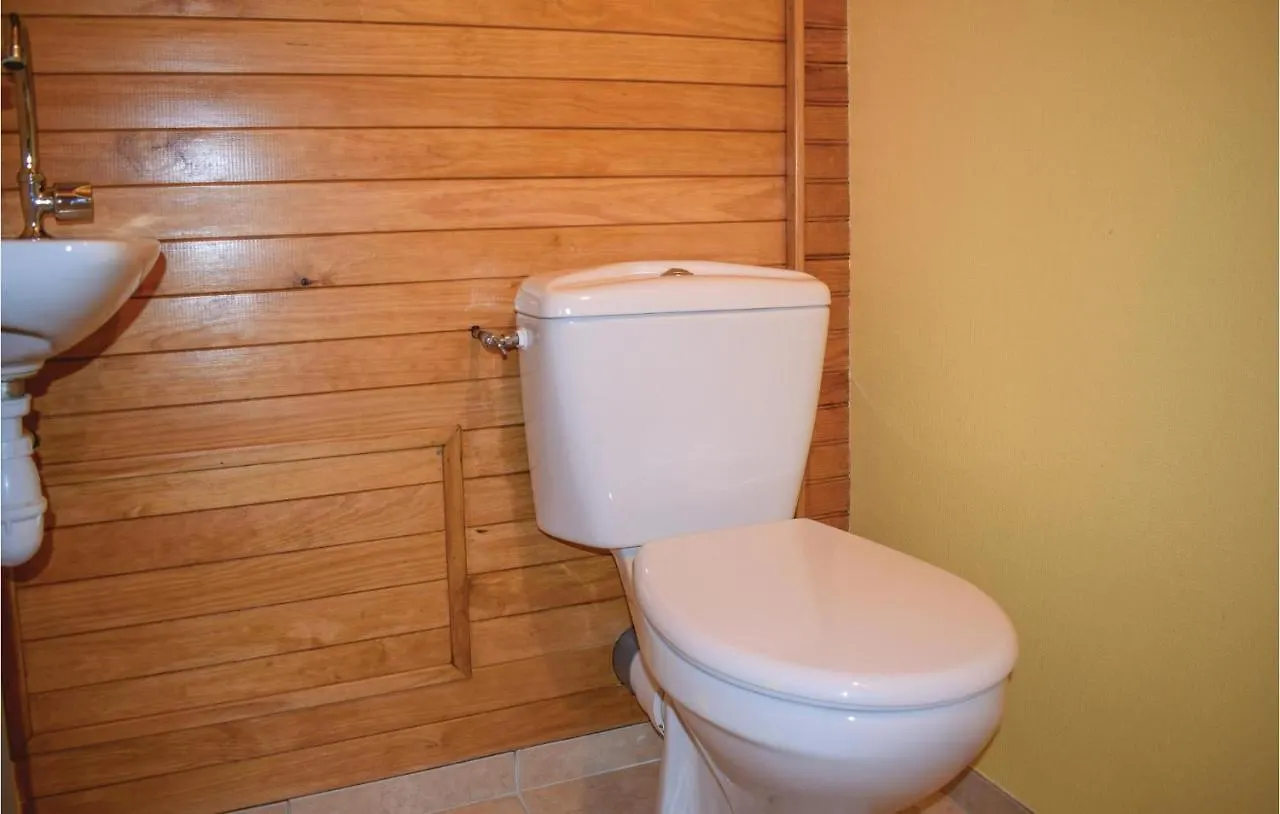 3 Bedroom Stunning Home In Caouennec-Lanvezeac 0*, Caouennec
