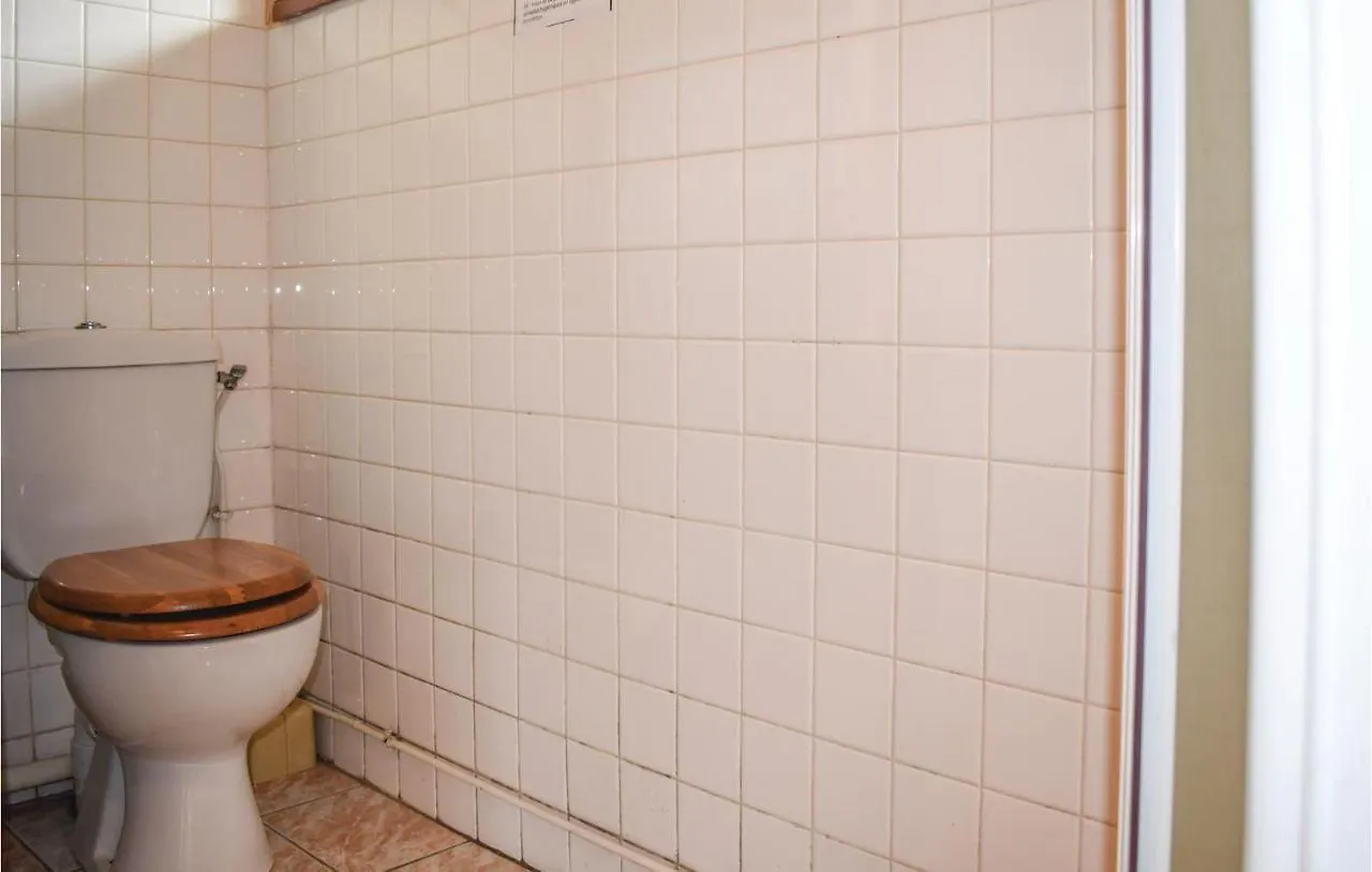 בית נופש 3 Bedroom Stunning Home In Caouennec-Lanvezeac